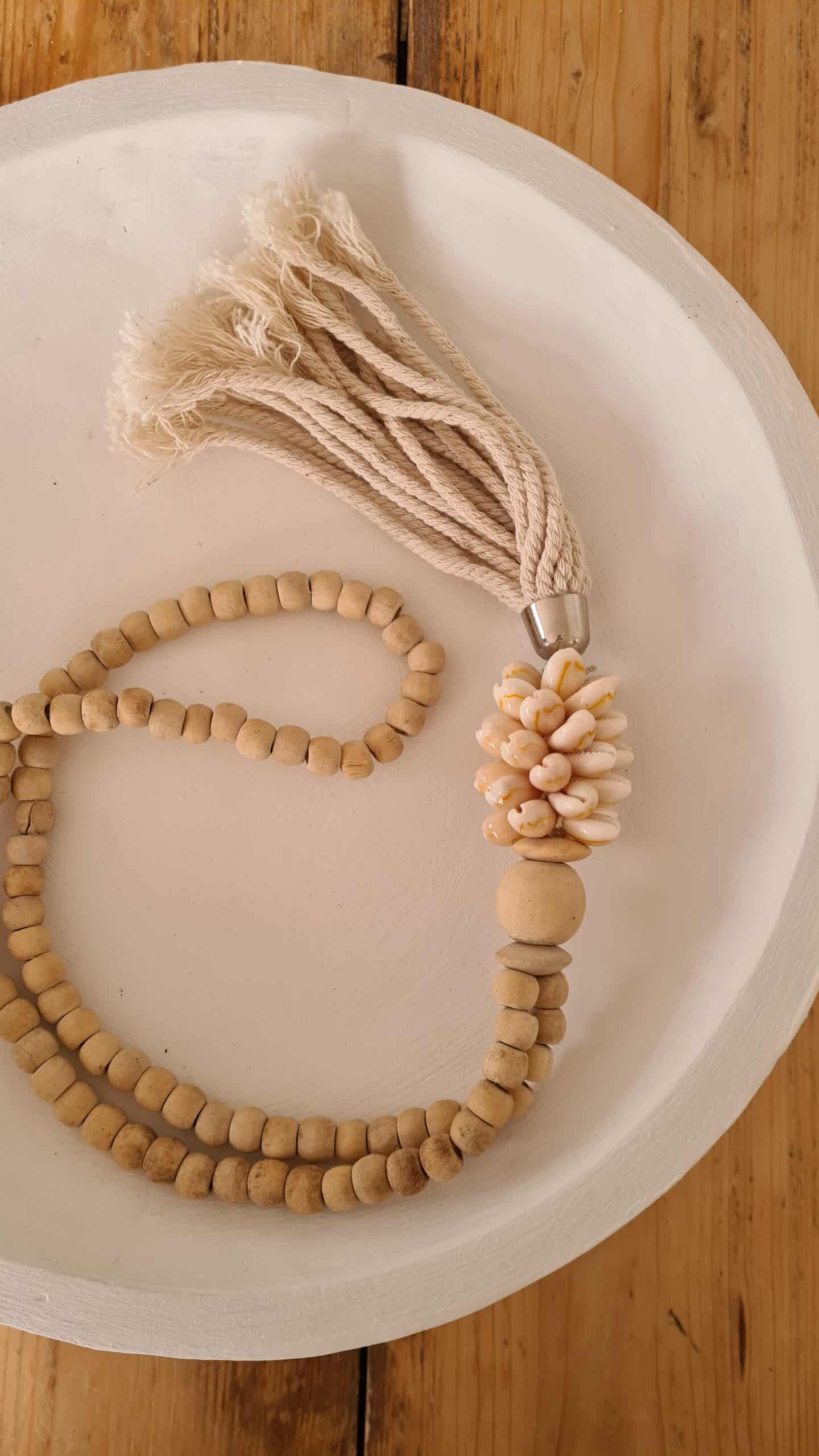 Adeje Wandbehang mit Kauri-Muschelbesatz - Natürliche Eleganz Wandbehang